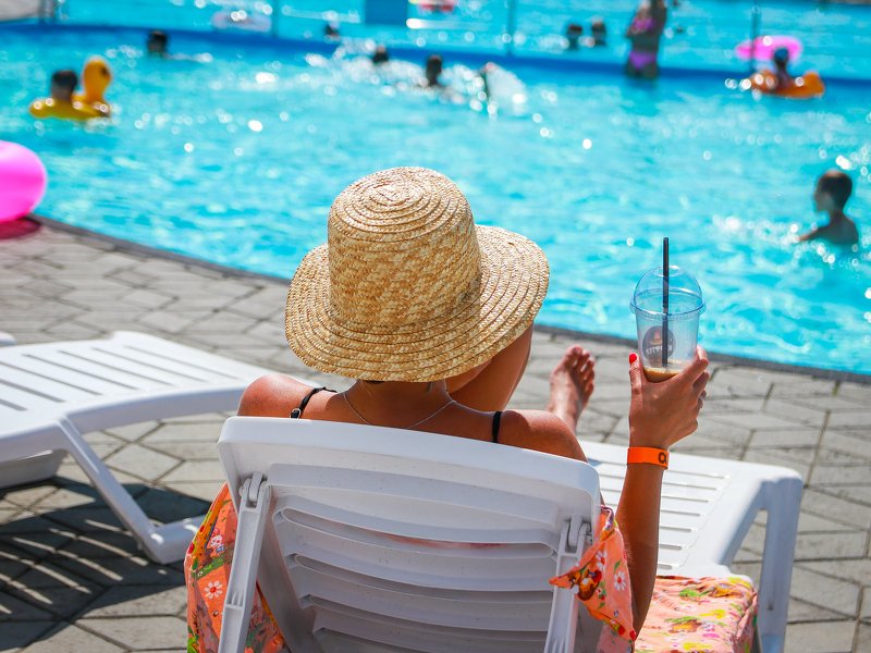 Летний бассейн под открытым небом